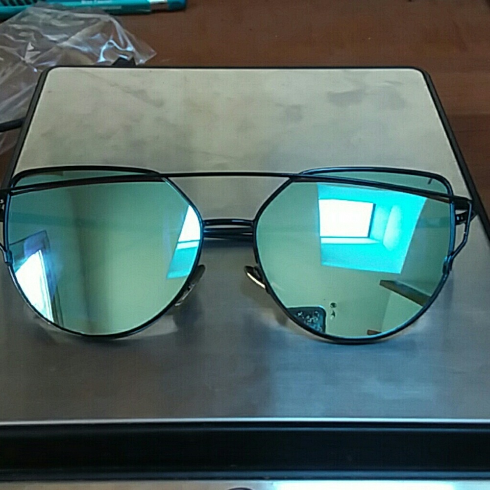 Sunglasses - Picture 3 of 3